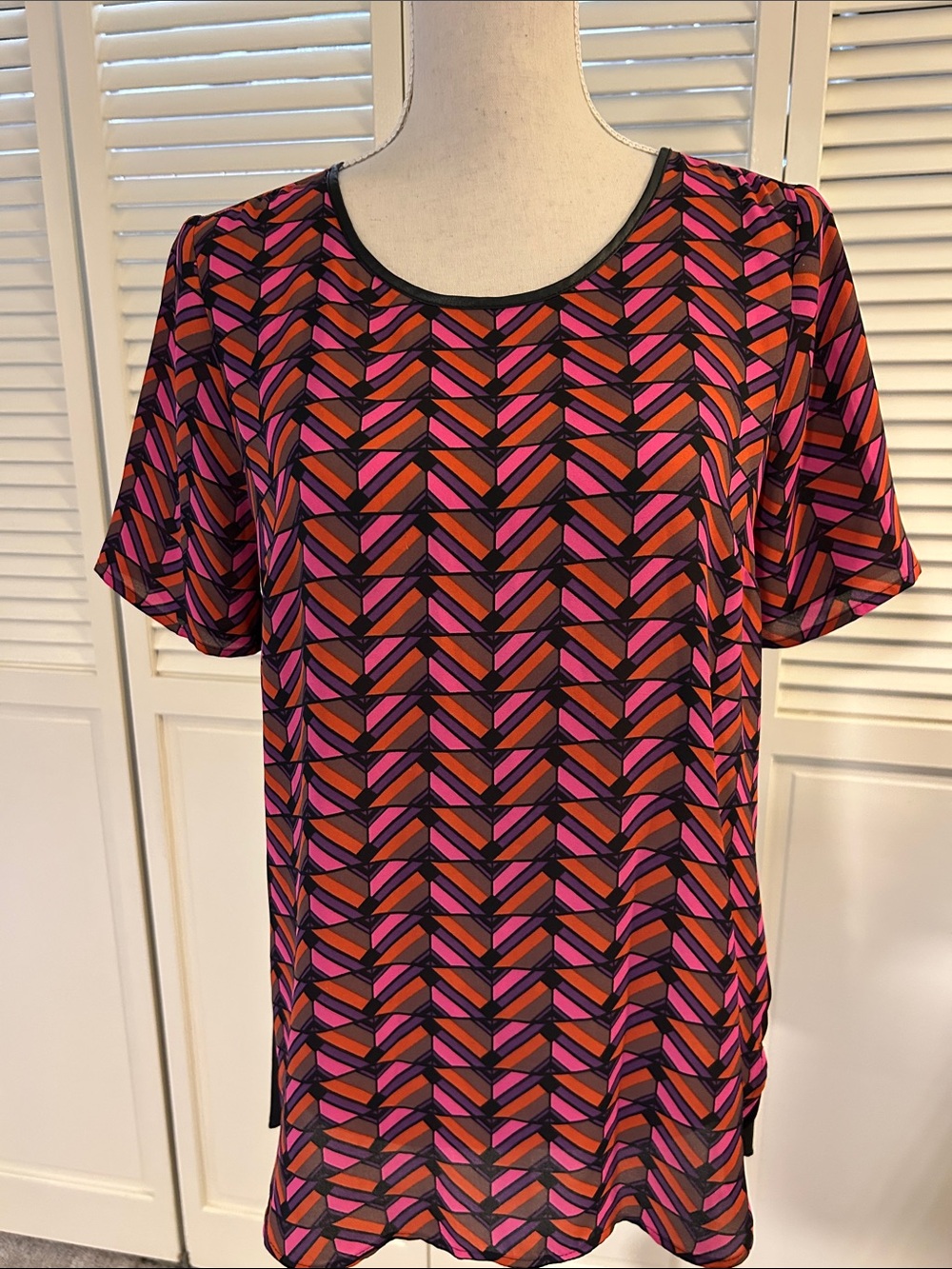 Daniel Rainn Short Sleeve Tee in Pink & Orange Geometric Print